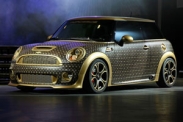 Mini Cooper обернули в кожу