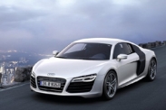 Названы рублевые цены на обновленное купе Audi R8 