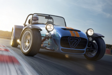 Новый Caterham Seven вернулся с узлами Suzuki