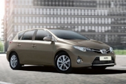 Названы рублевые цены на новый хэтчбек Toyota Auris 