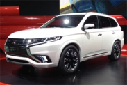 Mitsubishi Outlander PHEV Concept-S показали на автосалоне в Париже