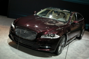 Jaguar представил бронированный седан