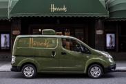 Электрокар Nissan e-NV200 был принят на работу в универмаг Harrods