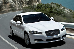 Названы цены на полноприводные седаны Jaguar XF и XJ 