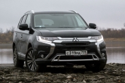 Mitsubishi обновила оснащение кроссовера Outlander