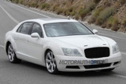 Bentley испытывает новый седан Flying Spur 