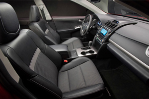 Первые фото интерьера новой Camry