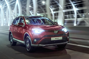 Toyota RAV4 получил версию с навигатором