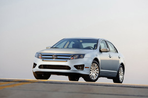 Экономичный Ford Fusion Hybrid 2010