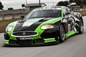 Спортивный Jaguar XKR GT готов к гонке