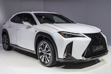 Российские продажи Lexus UX стартуют в ноябре