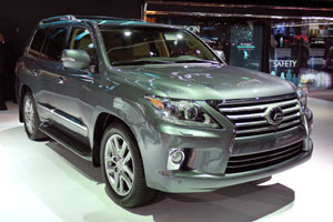 Обновленный Lexus LX570 представили в Детройте 