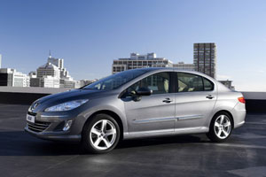 Названа стоимость нового бюджетного седана Peugeot 408 