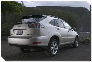 В России представлен новый гибридный Lexus RX400h.