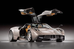 Pagani Huayra снимает крышу