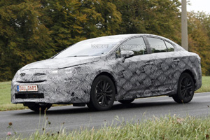 Toyota вывела на тесты Avensis нового поколения