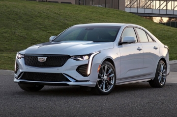 Cadillac дополнил гамму CT4 стандартными версиями