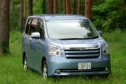 Toyota Voxy специальный выпуск радует Японию