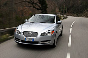 Среди автомобилей представительского класса женщины выбирают JAGUAR XF