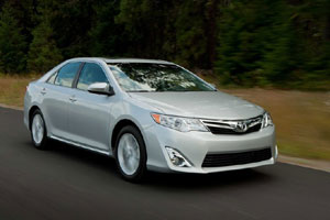 Toyota представила новую Camry