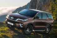 Озвучены рублевые цены на Toyota Fortuner