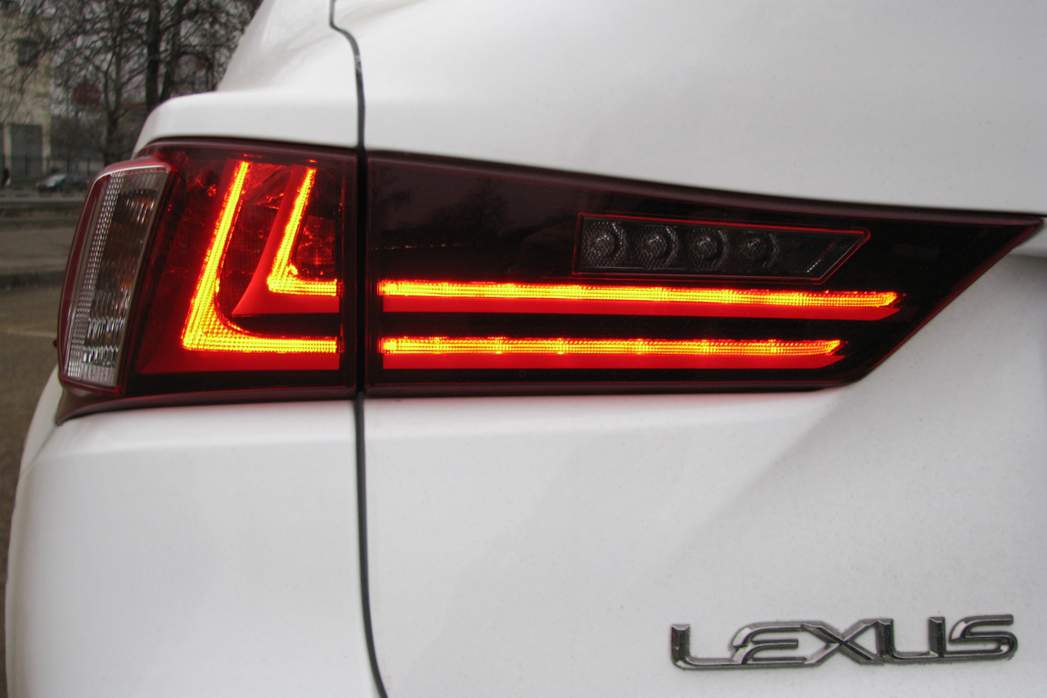 Lexus IS: На два шага вперед