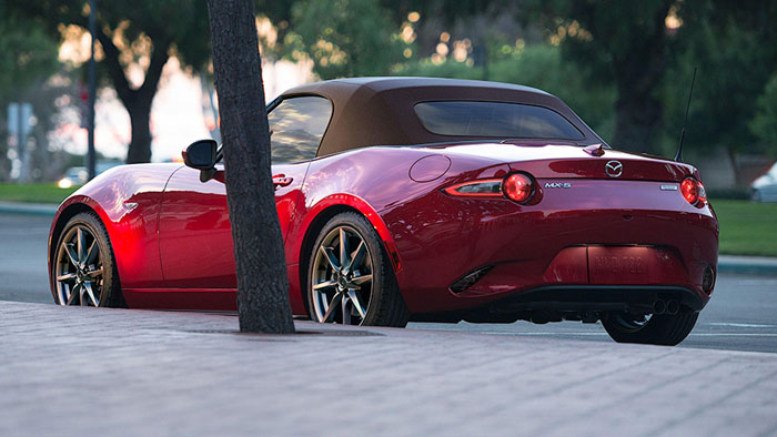 Обновленный родстер Mazda MX-5 