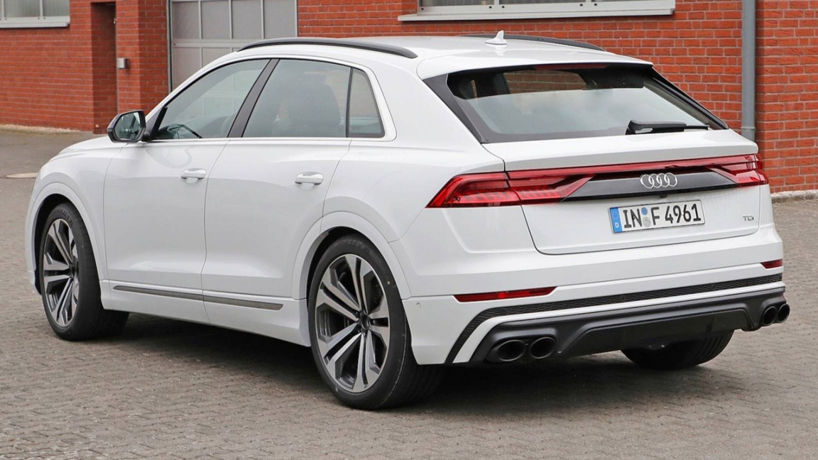 «Заряженый» Audi SQ8 без камуфляжа 