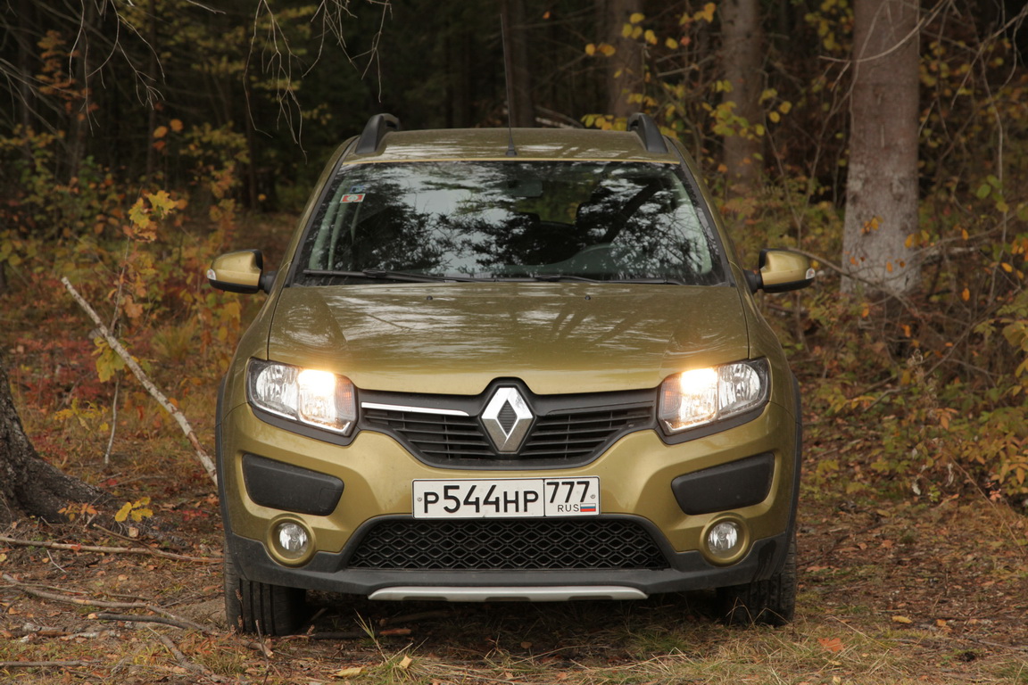 Renault Sandero Stepway: Приручаем робота