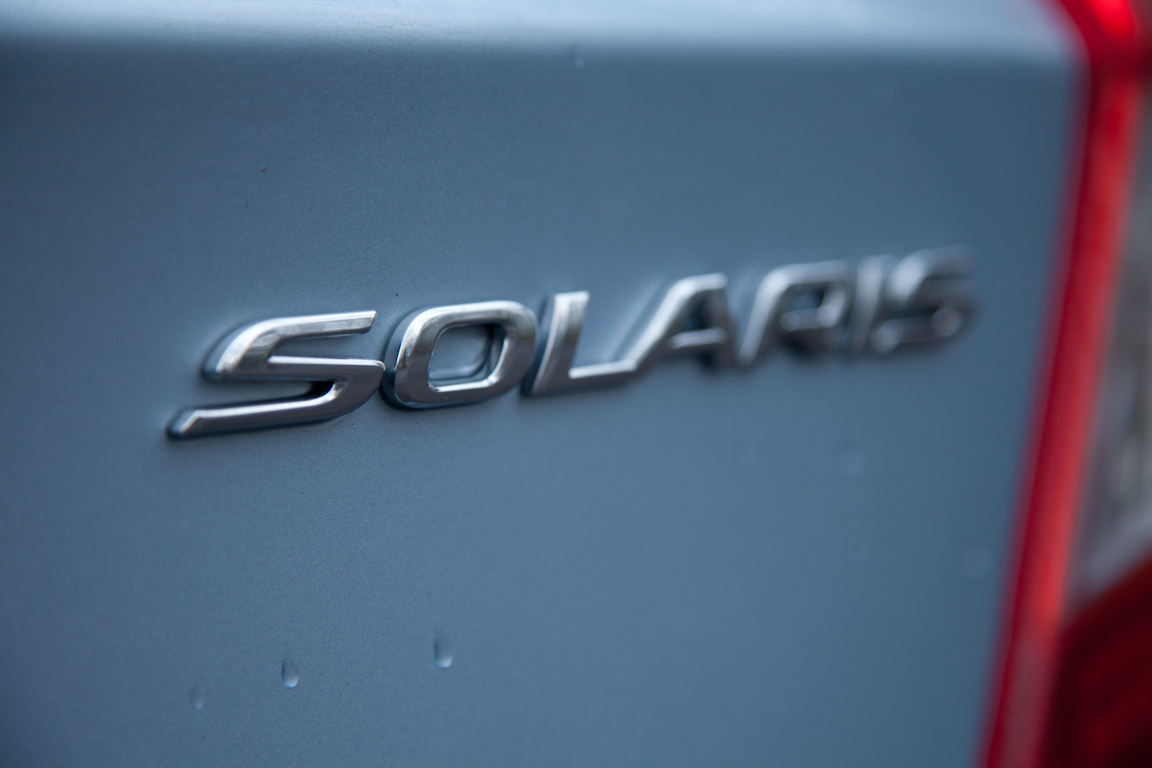 Hyundai Solaris Hatchback: Ускоритель