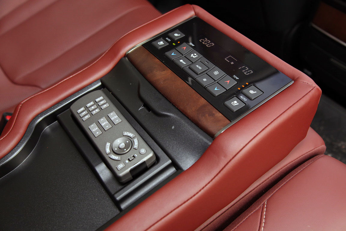 Lexus LX570: Повелитель разума