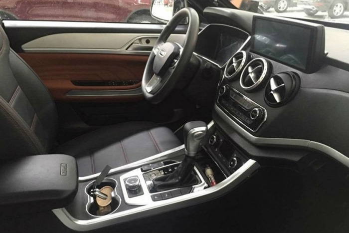 Первые фотографии китайского кроссовера Yema T80