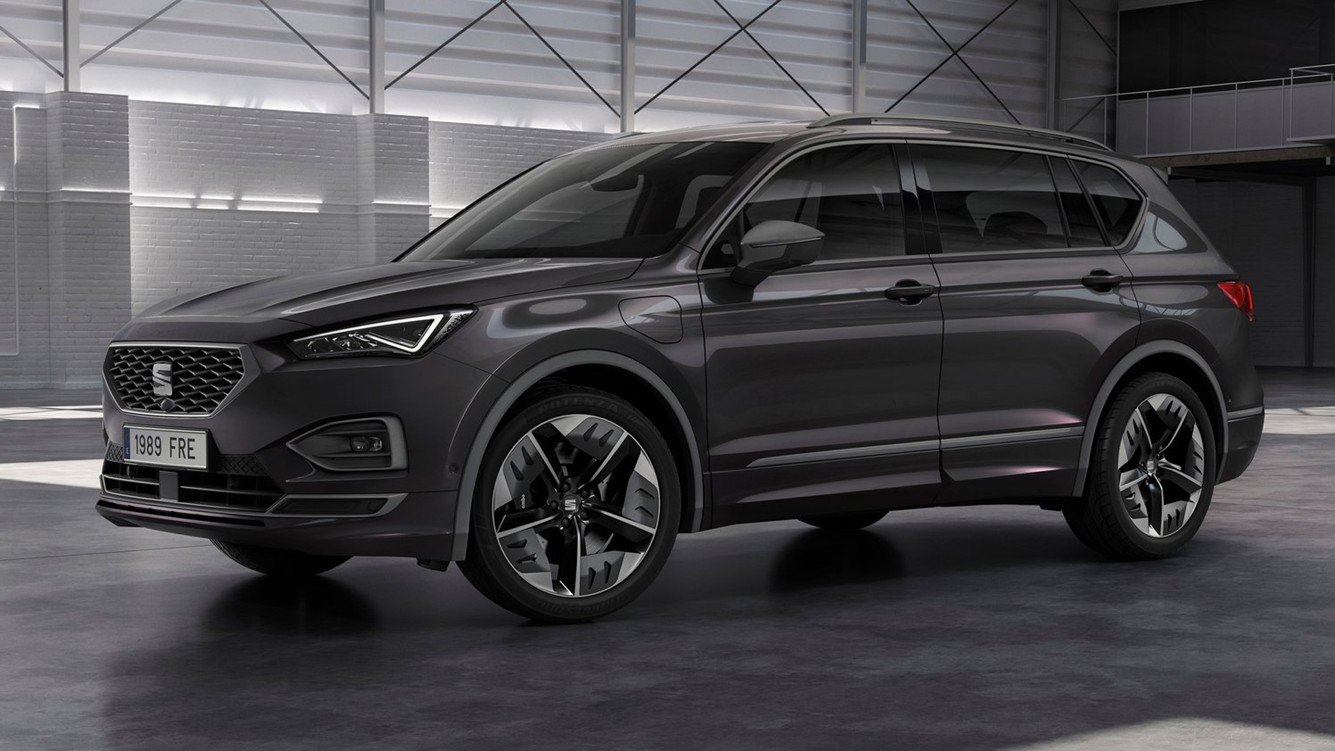 Seat показал гибридный кроссовер Taracco PHEV Seat показал гибридный кроссовер Taracco PHEV