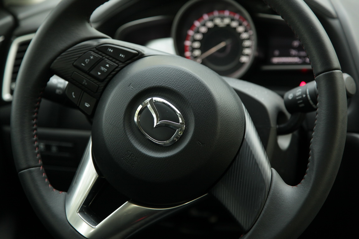 Mazda3: пробуем седан